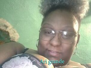 Ari_grande