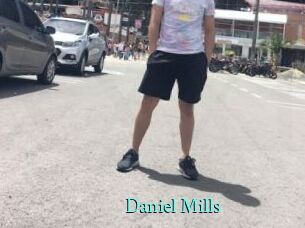 Daniel_Mills