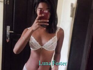 Luna_Foster