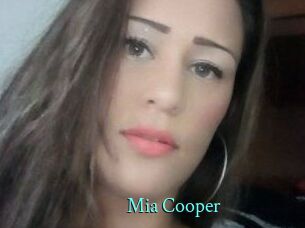 Mia_Cooper