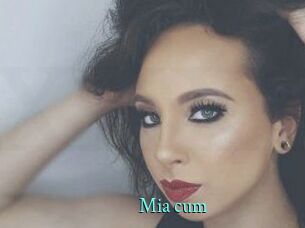 Mia_cum