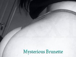 Mysterious_Brunette
