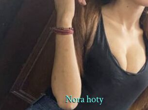 Nora_hoty