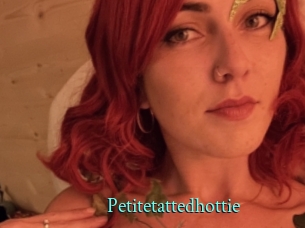 Petitetattedhottie