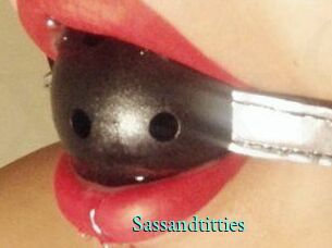 Sassandtitties