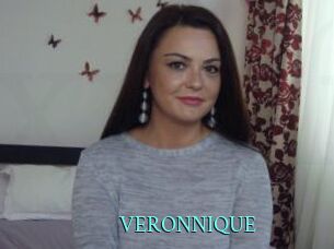 VERONNIQUE_