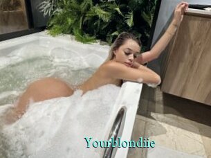 Yourblondiie